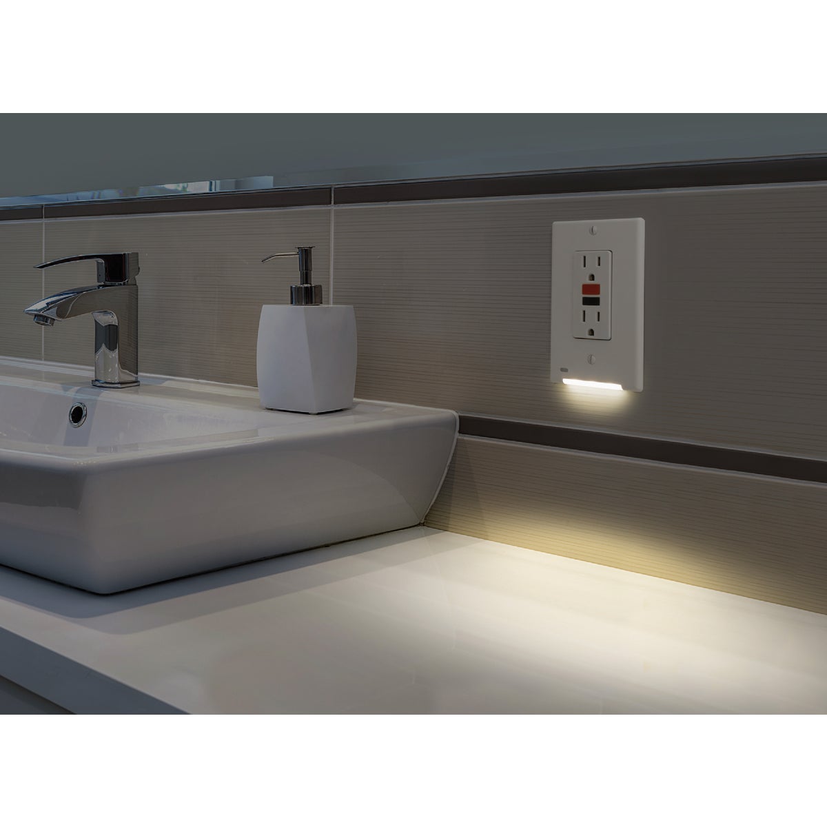 Amerelle LumiCover 1-Gang Universal Wallplate with Built-In Night Light, White Image 3