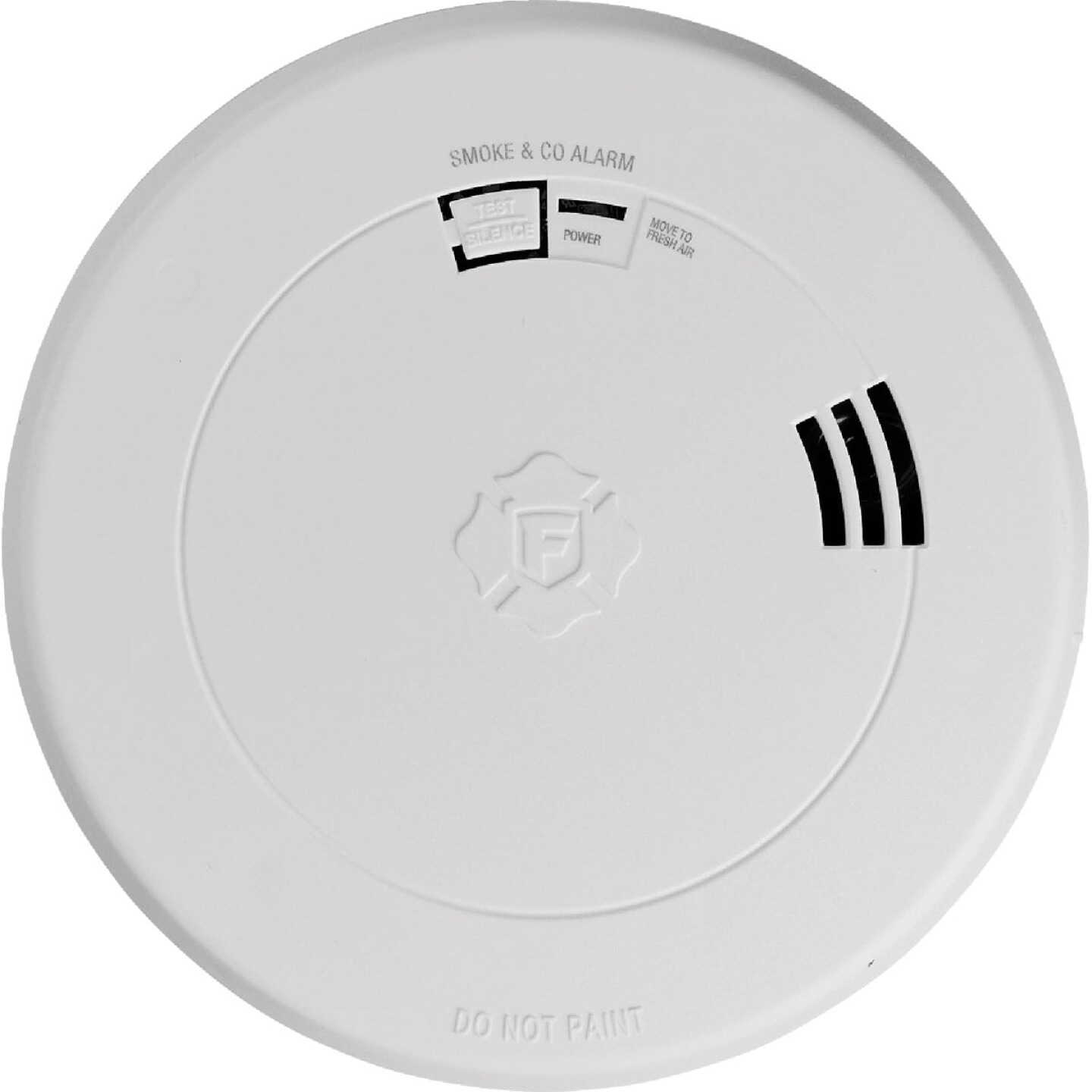 First Alert SMCO210V 2-In-1 10-Year Battery Photoelectric Smoke & Carbon Monoxide Alarm with Voice Alerts Image 4