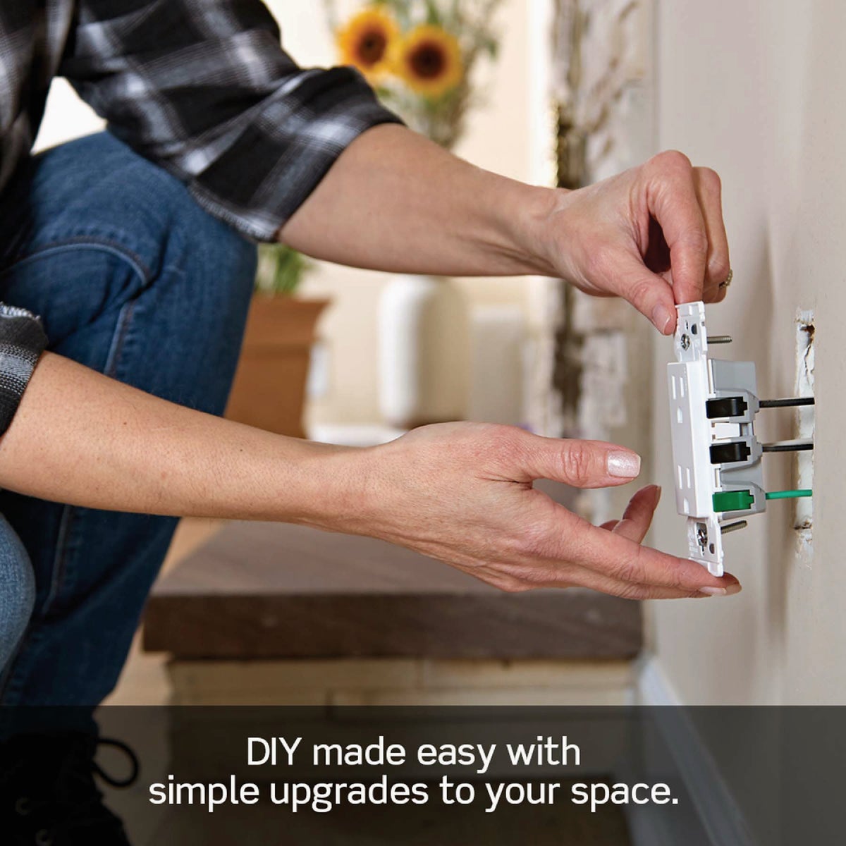 Leviton Lever Edge White 20A Commercial Grade 5-15R Tamper Resistant Duplex Outlet Image 6