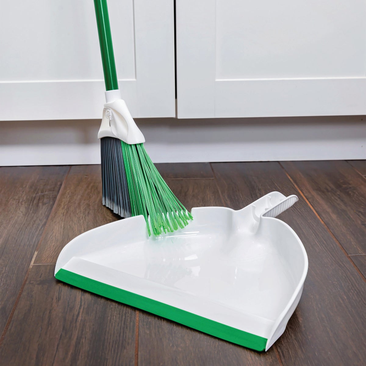 Libman 10-1/2 In. EdgeSeal Dust Pan Image 2