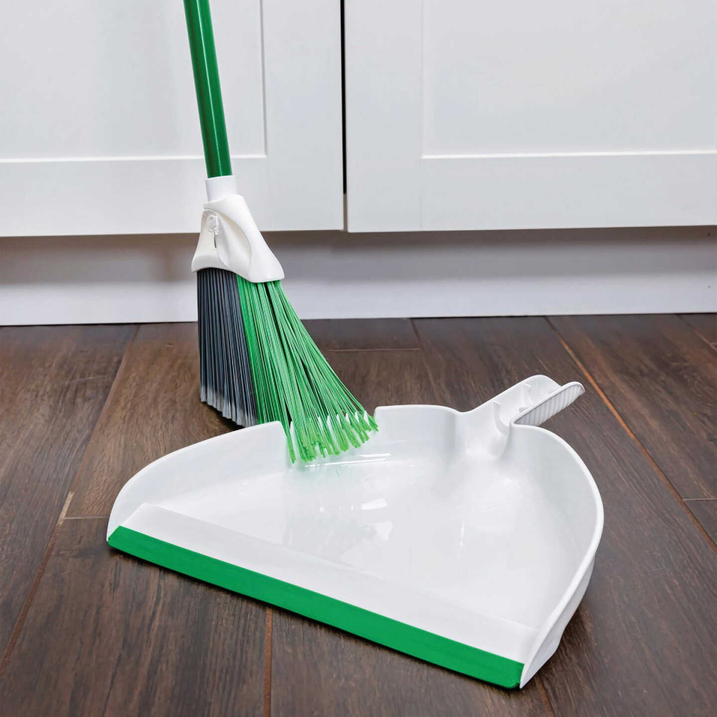 Libman 10-1/2 In. EdgeSeal Dust Pan Image 2