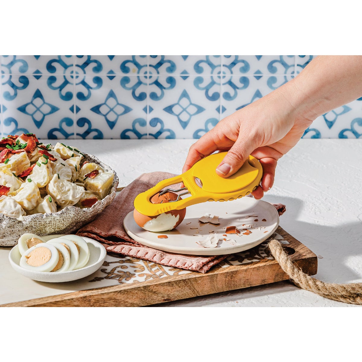Dreamfarm Eggler Egg Peeler Image 2