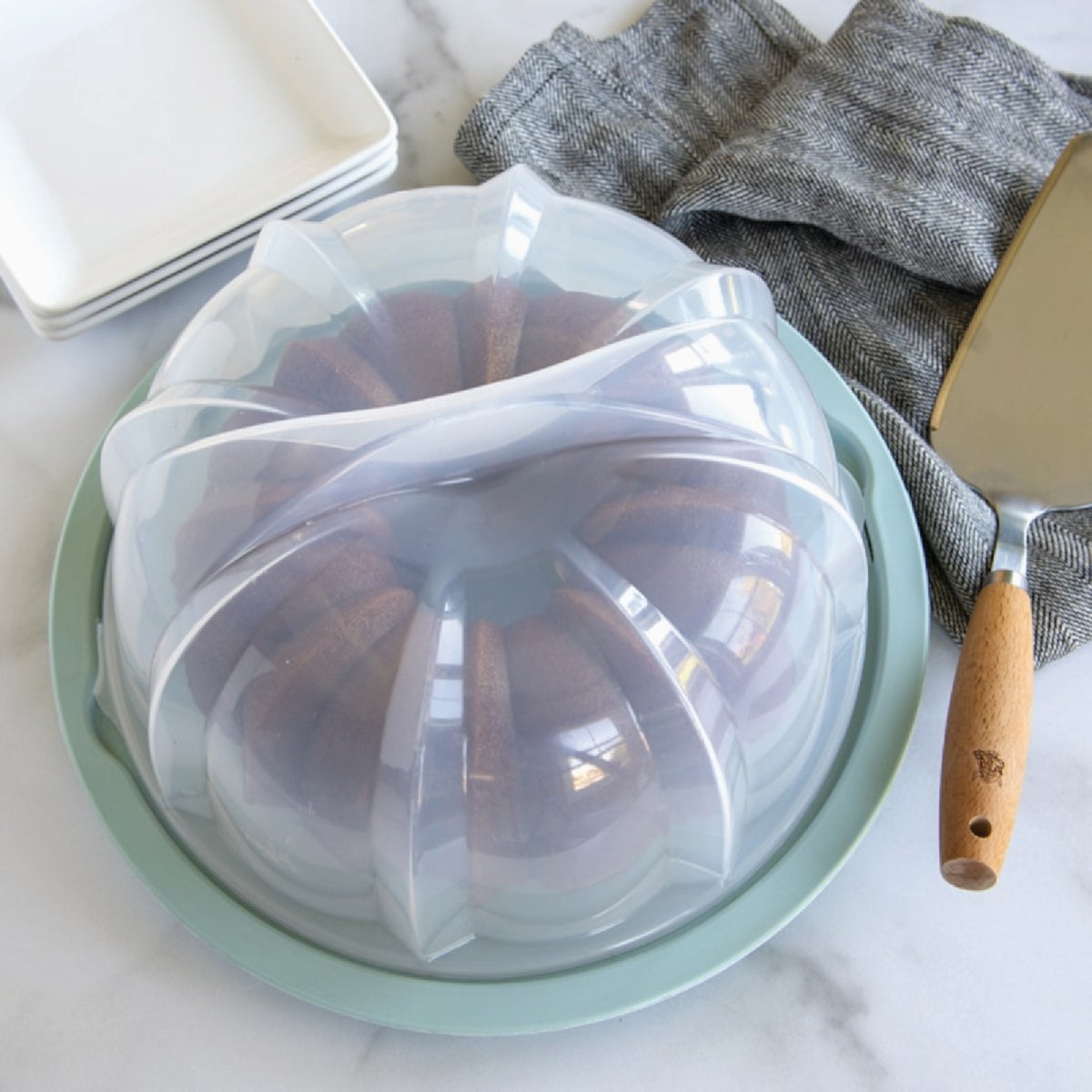 Nordic Ware Translucent Bundt Cake Keeper Image 3