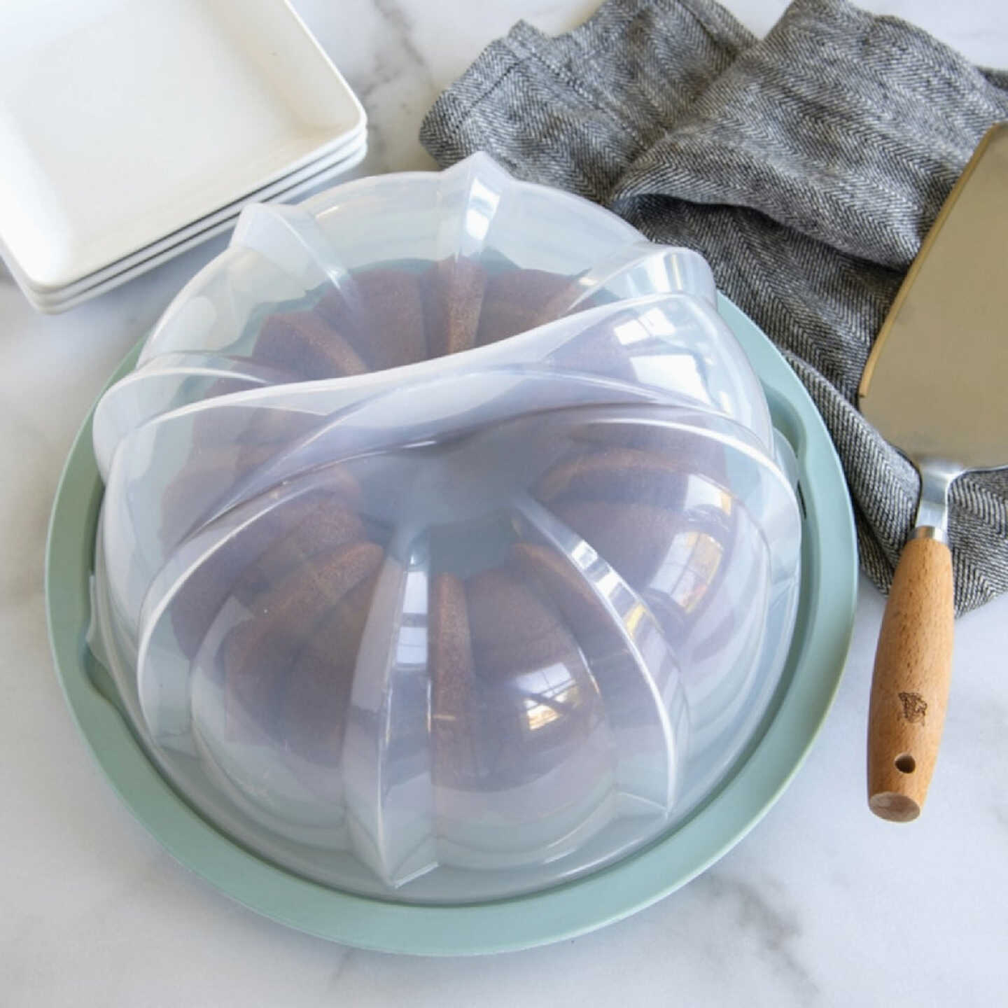 Nordic Ware Translucent Bundt Cake Keeper Image 3