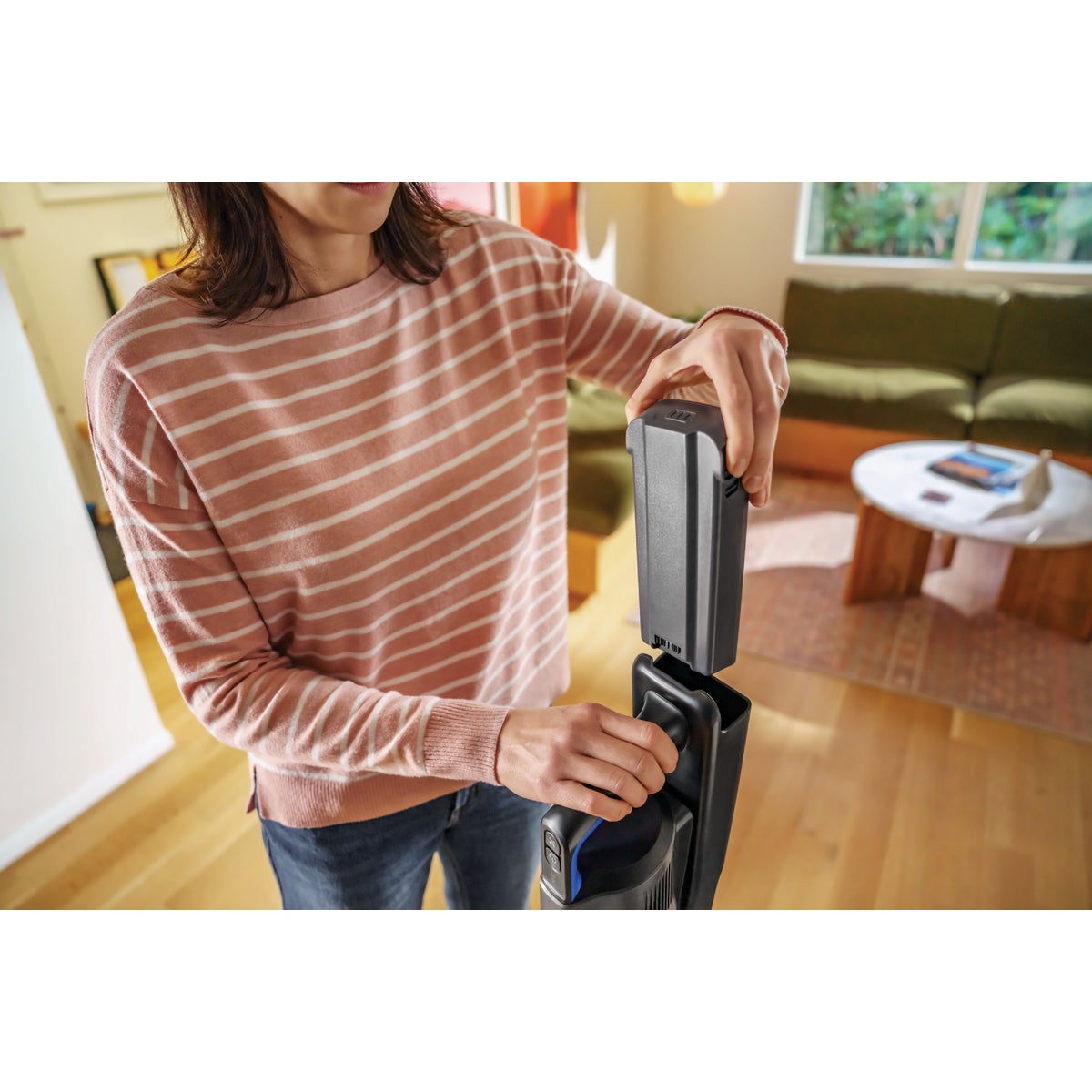 Bissell PowerClean FurFinder Cordless Stick Vacuum Cleaner Image 3