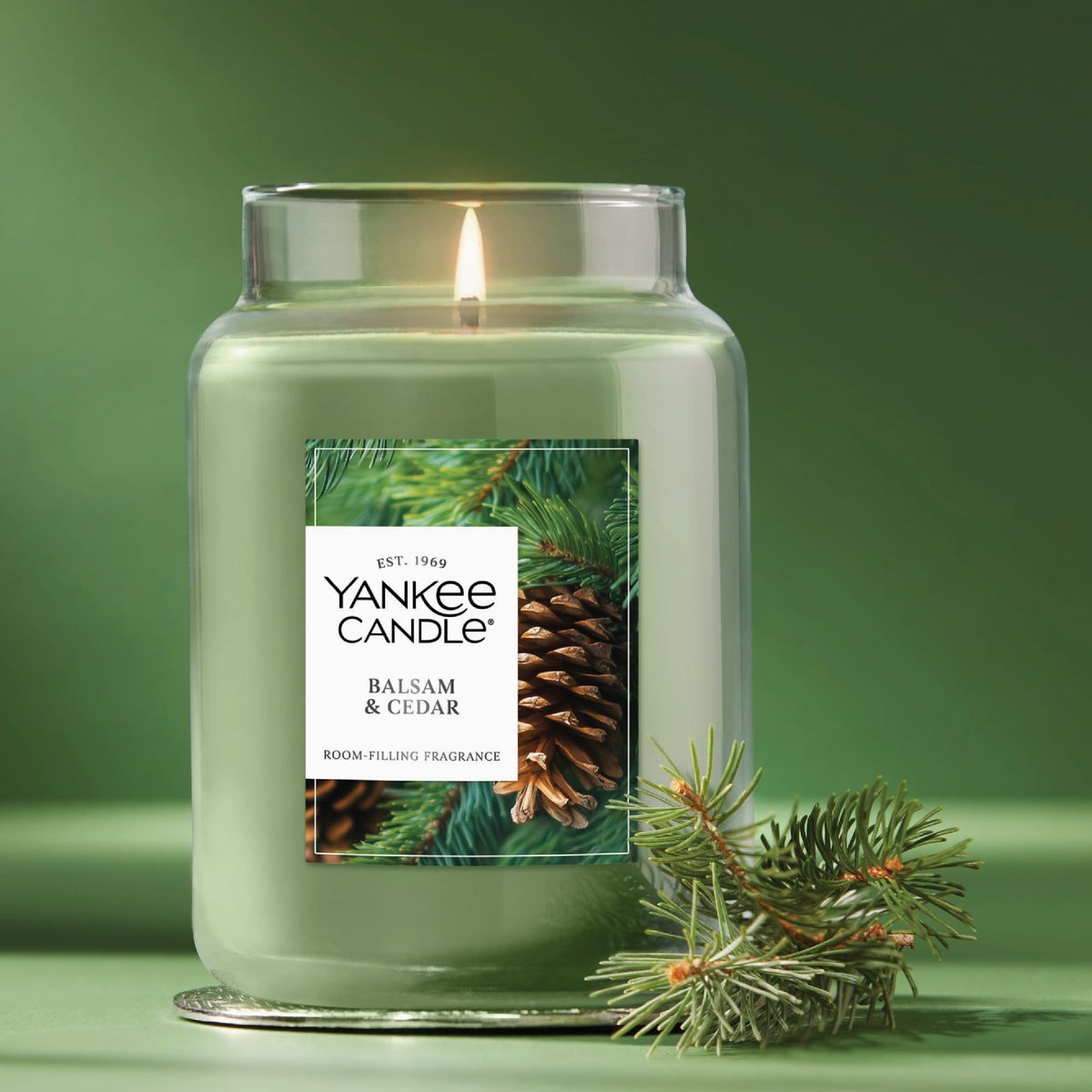 Yankee Candle 22 Oz. Balsam & Cedar Large Jar Candle Image 6