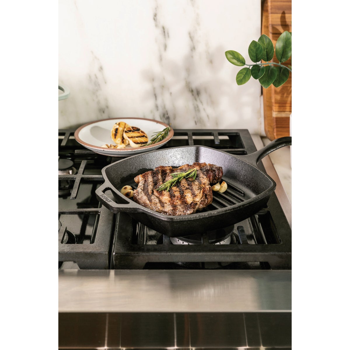 Lodge 10-1/2 In. Cast Iron Square Grill Pan Image 3