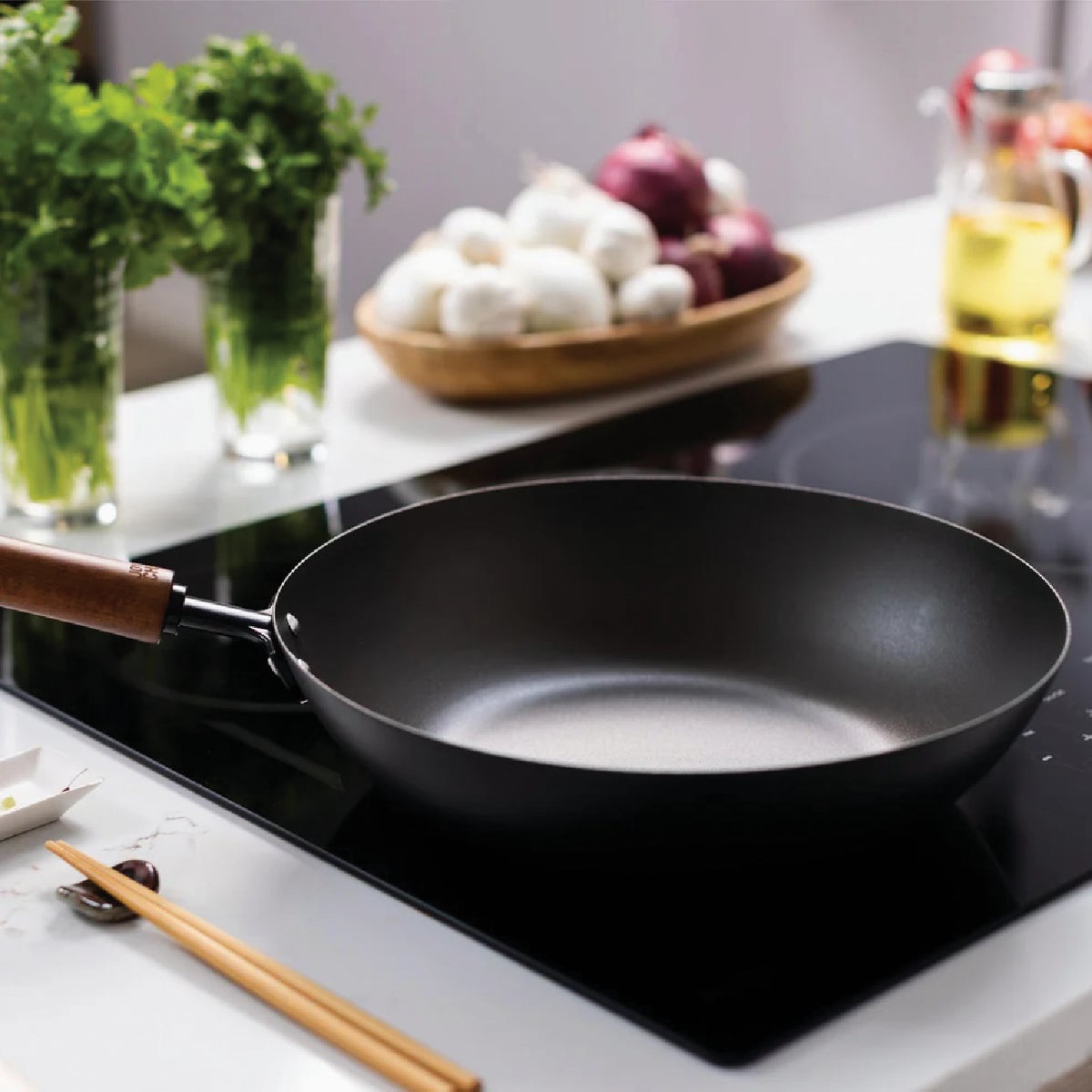 Joyce Chen Classic Series 12 In. Carbon Steel Preseasoned Stir Fry Pan Image 4