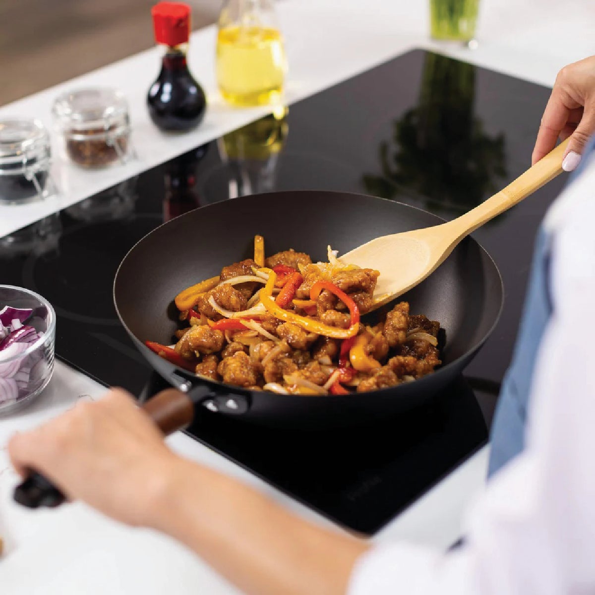 Joyce Chen Classic Series 12 In. Carbon Steel Preseasoned Stir Fry Pan Image 5