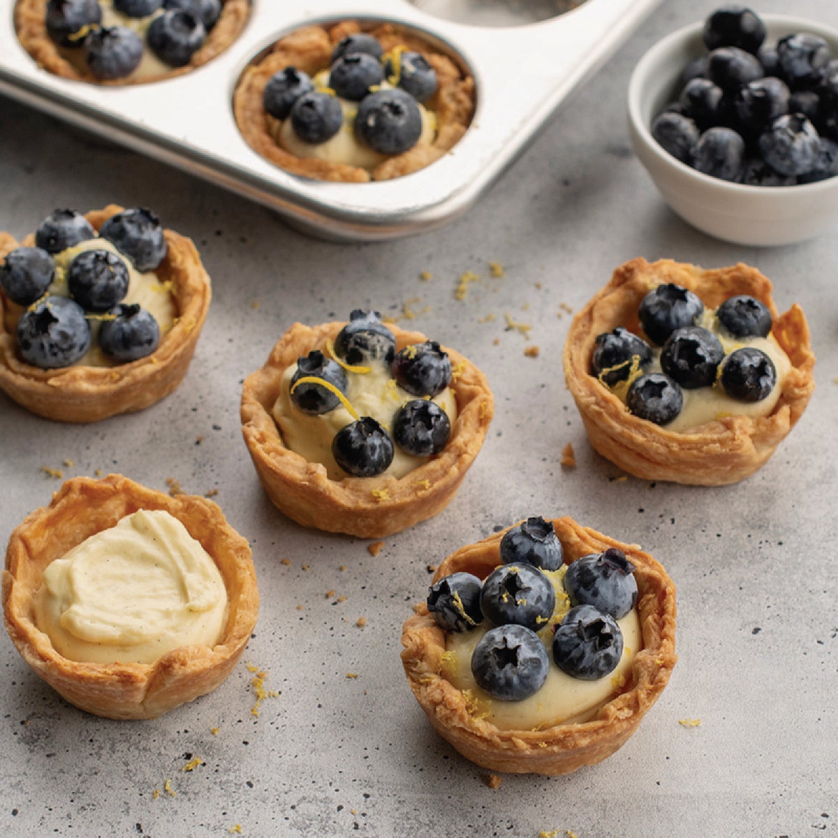 NordicWare Naturals 12 Cavity Muffin Pan Image 2