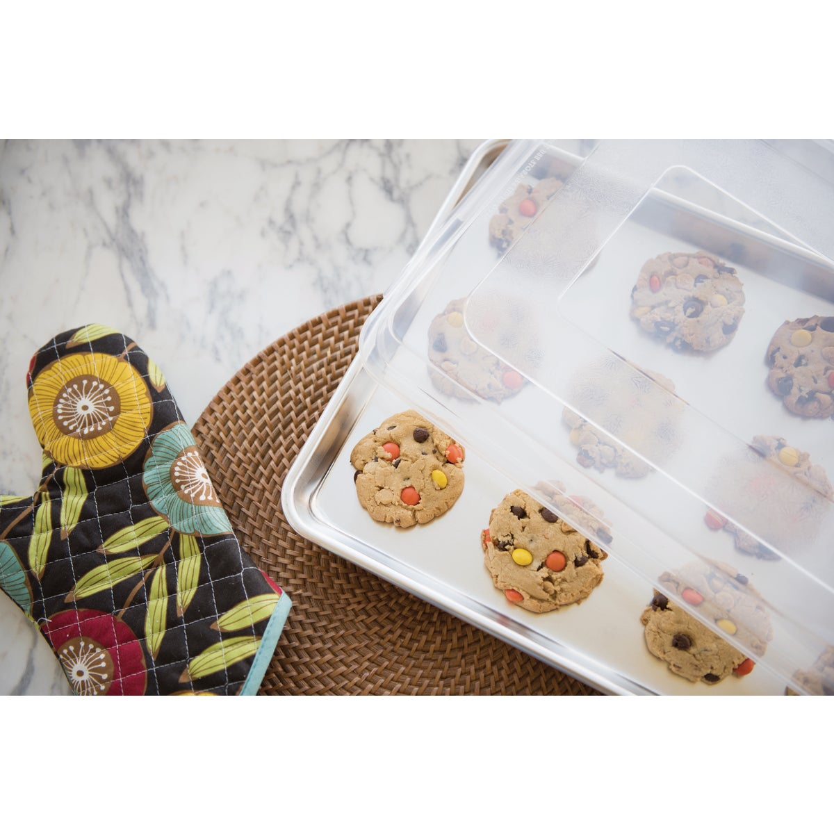 Nordic Ware Naturals Baker's 13 In. W. x 18.4 In. L. Half Sheet Pan with Lid Image 2