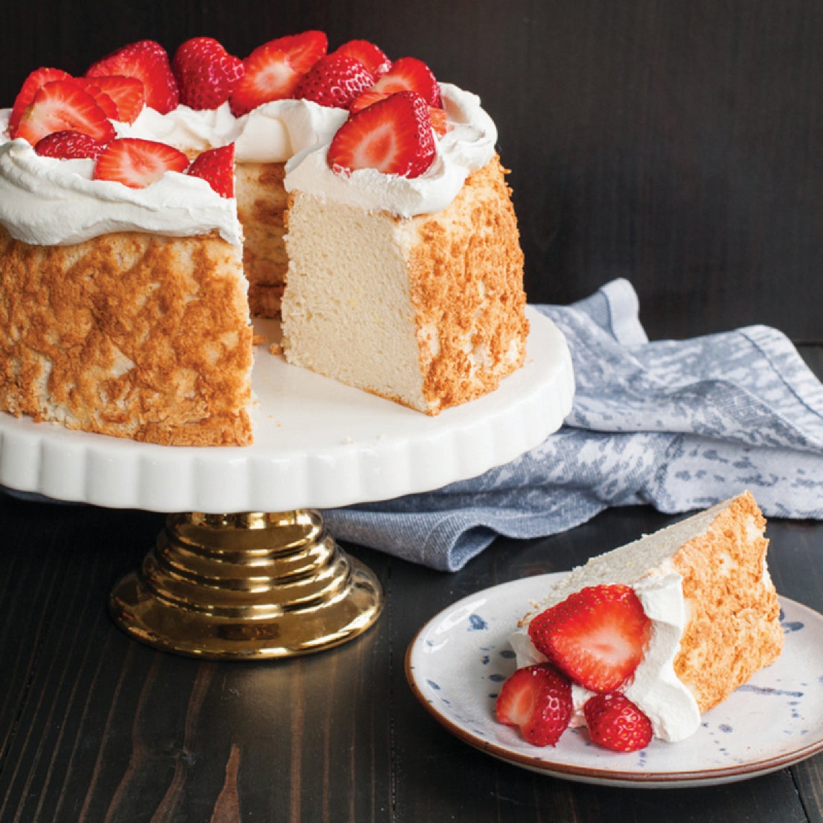 Nordic Ware 10 In. Angel Food Cake Pan Image 2