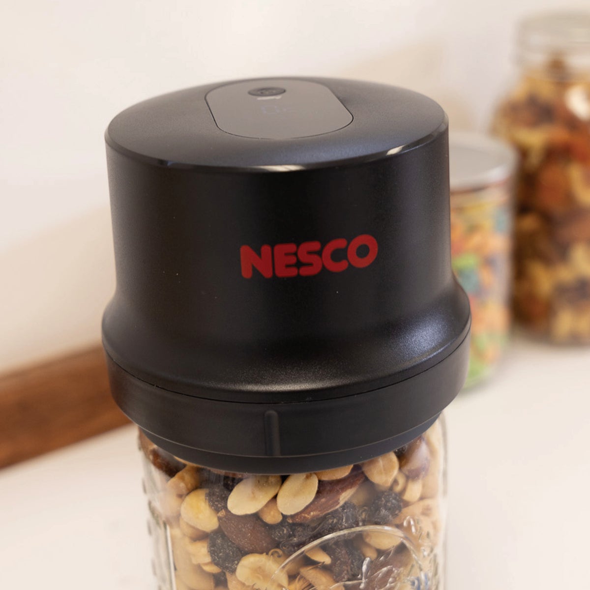 Nesco 2-In-1 Electric Mason Jar Vacuum Sealer Image 4