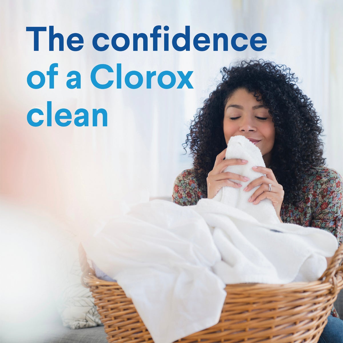 Clorox 77 Oz. Fresh Meadow Concentrated Splash-Less Liquid Bleach Image 6