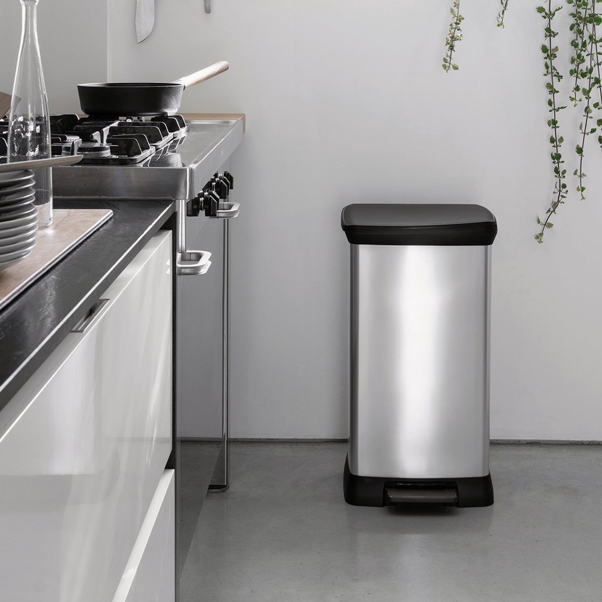 Curver Deco 13 Gal. Trash Bin Image 2