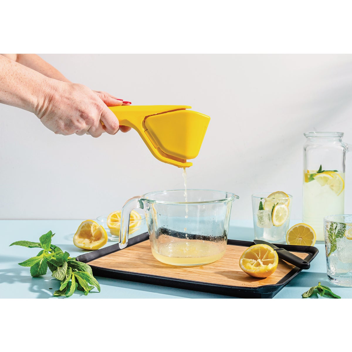Dreamfarm Lemon Fluicer Display Image 3