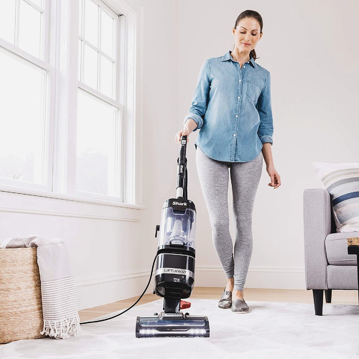 Shark Navigator Lift-Away ADV Upright Vacuum Image 2