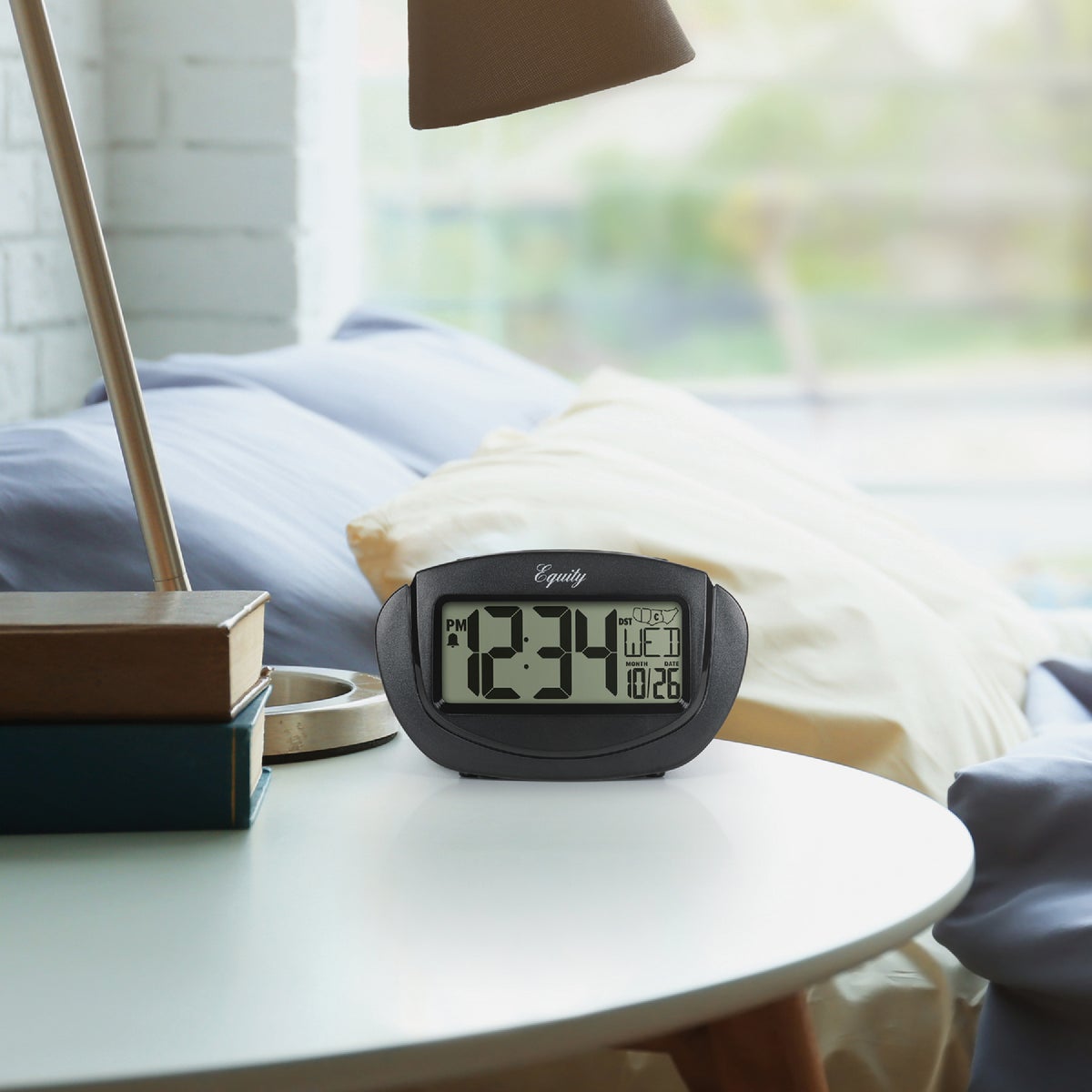 La Crosse Technology Elgin Battery Operated Alarm Clock Image 4