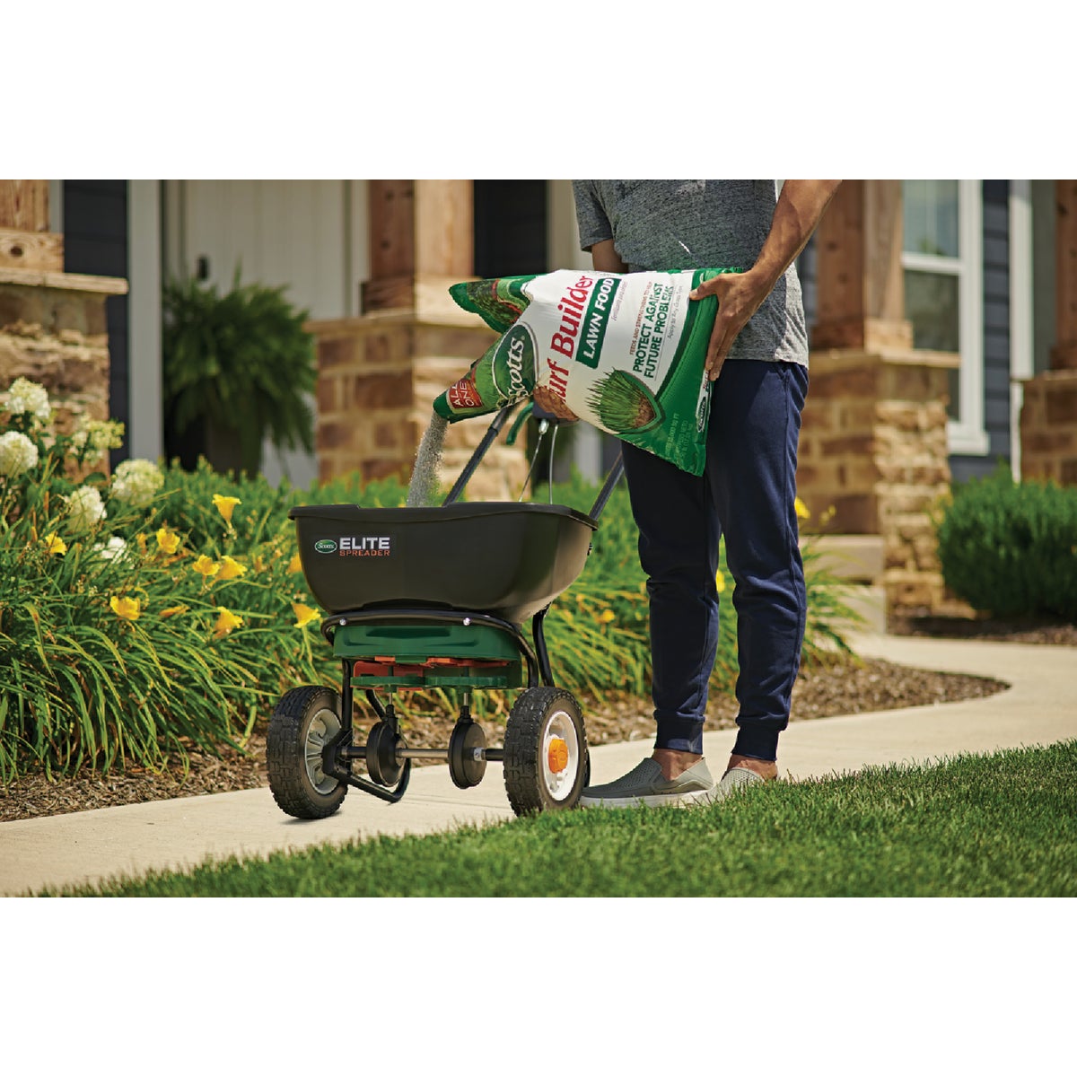 Scotts Turf Builder 37.5 Lb. 15,000 Sq. Ft. Lawn Food Image 4