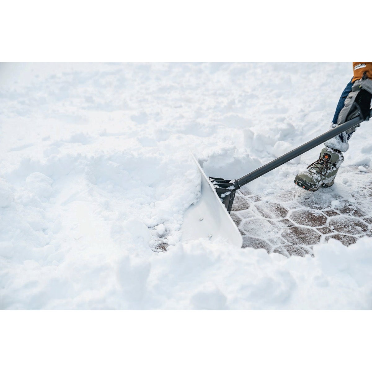 Suncast 30 In. Ultra High Molecular Weight Steel & Resin Snow Pusher Image 3