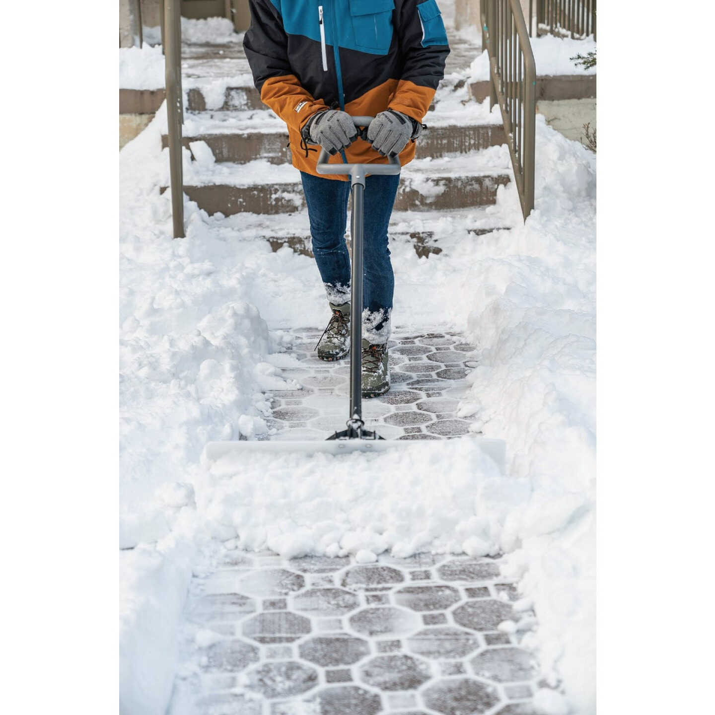 Suncast 30 In. Ultra High Molecular Weight Steel & Resin Snow Pusher Image 2