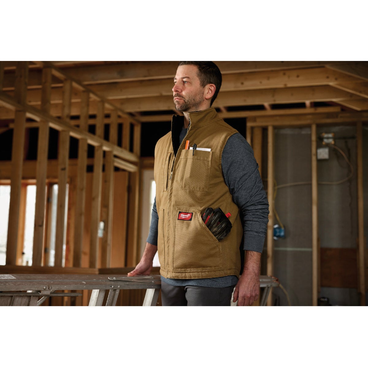 Milwaukee GRIDIRON Men's Medium Brown Sherpa-Lined Vest Image 4