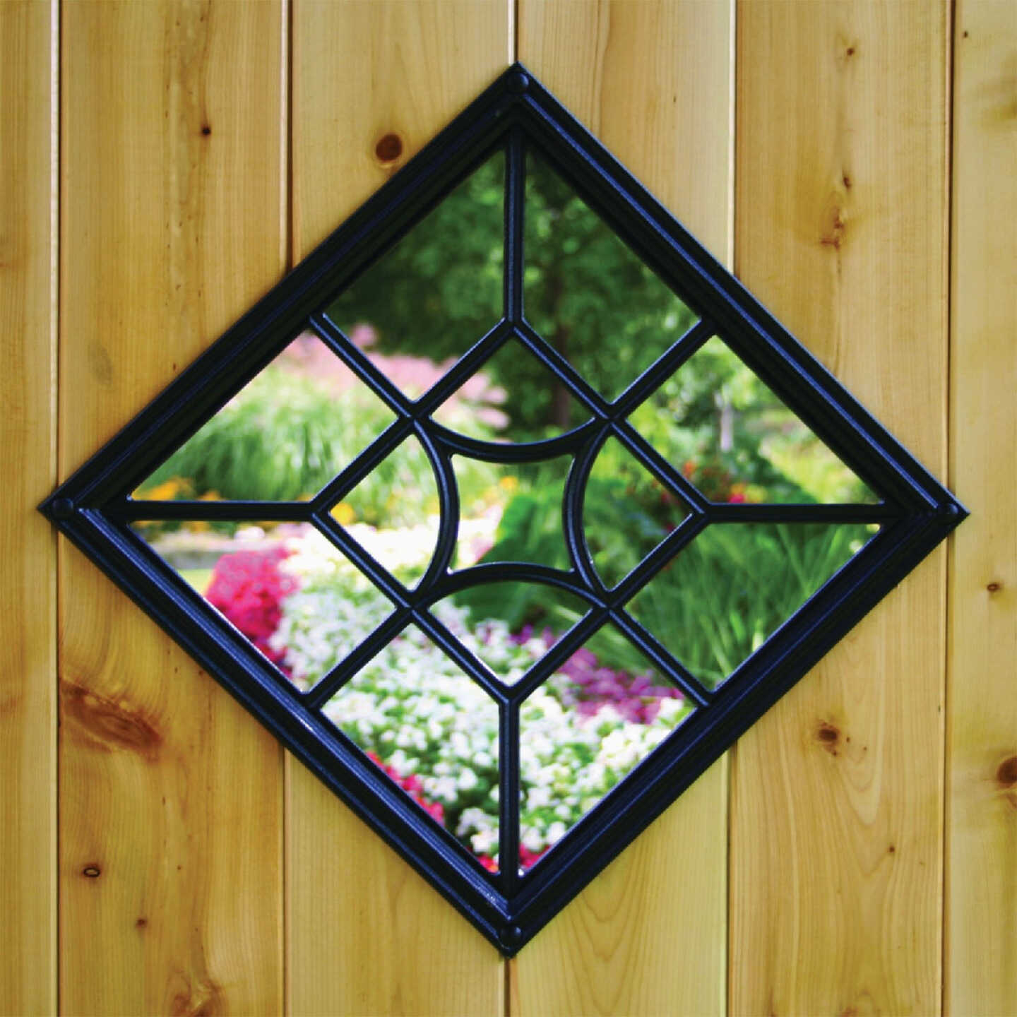 Nuvo Iron 15 In. Square/Diamond Cast Aluminum Gate Insert Image 3