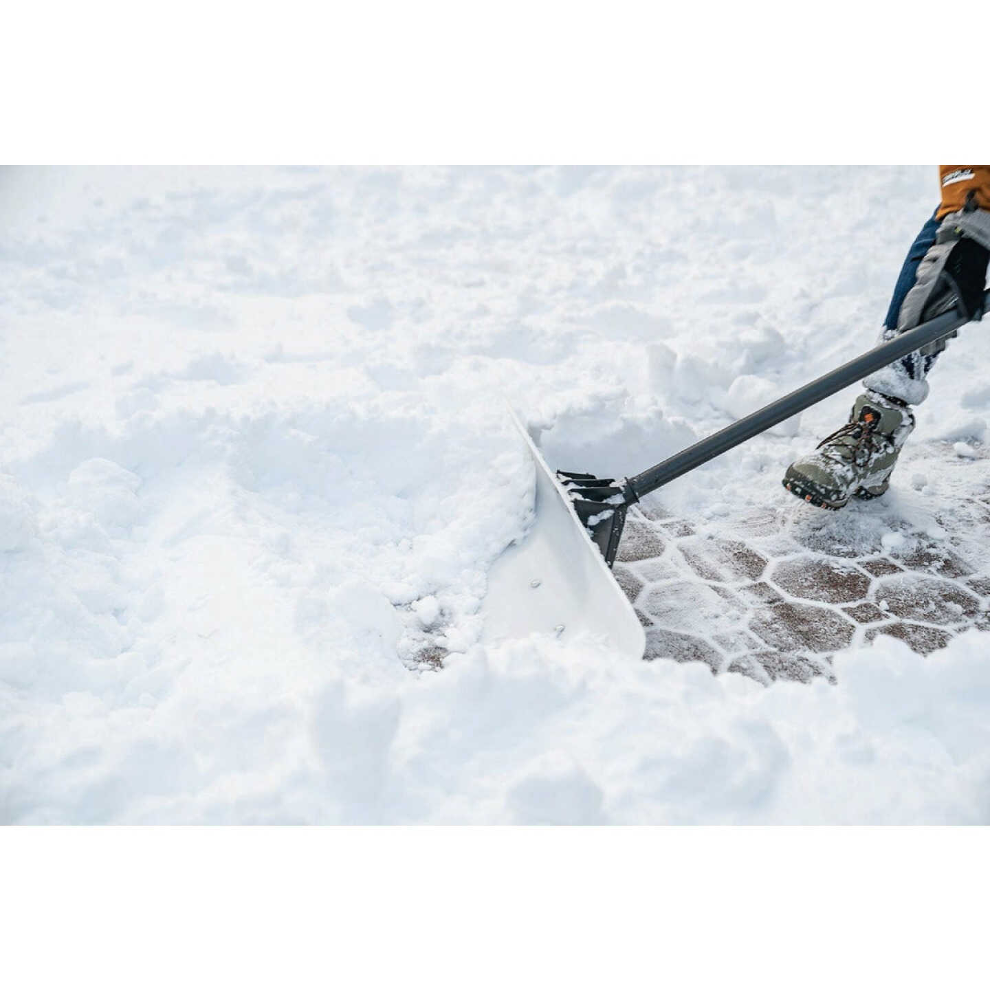 Suncast 36 In. Ultra High Molecular Weight Steel & Resin Snow Pusher Image 2