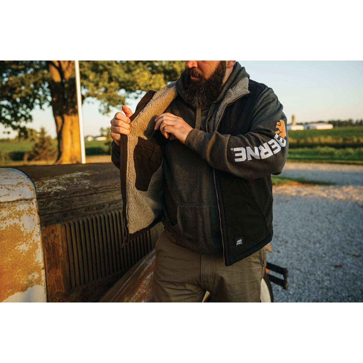 Berne Heartland Men's XL Bark Sherpa-Lined Washed Duck Vest Image 2