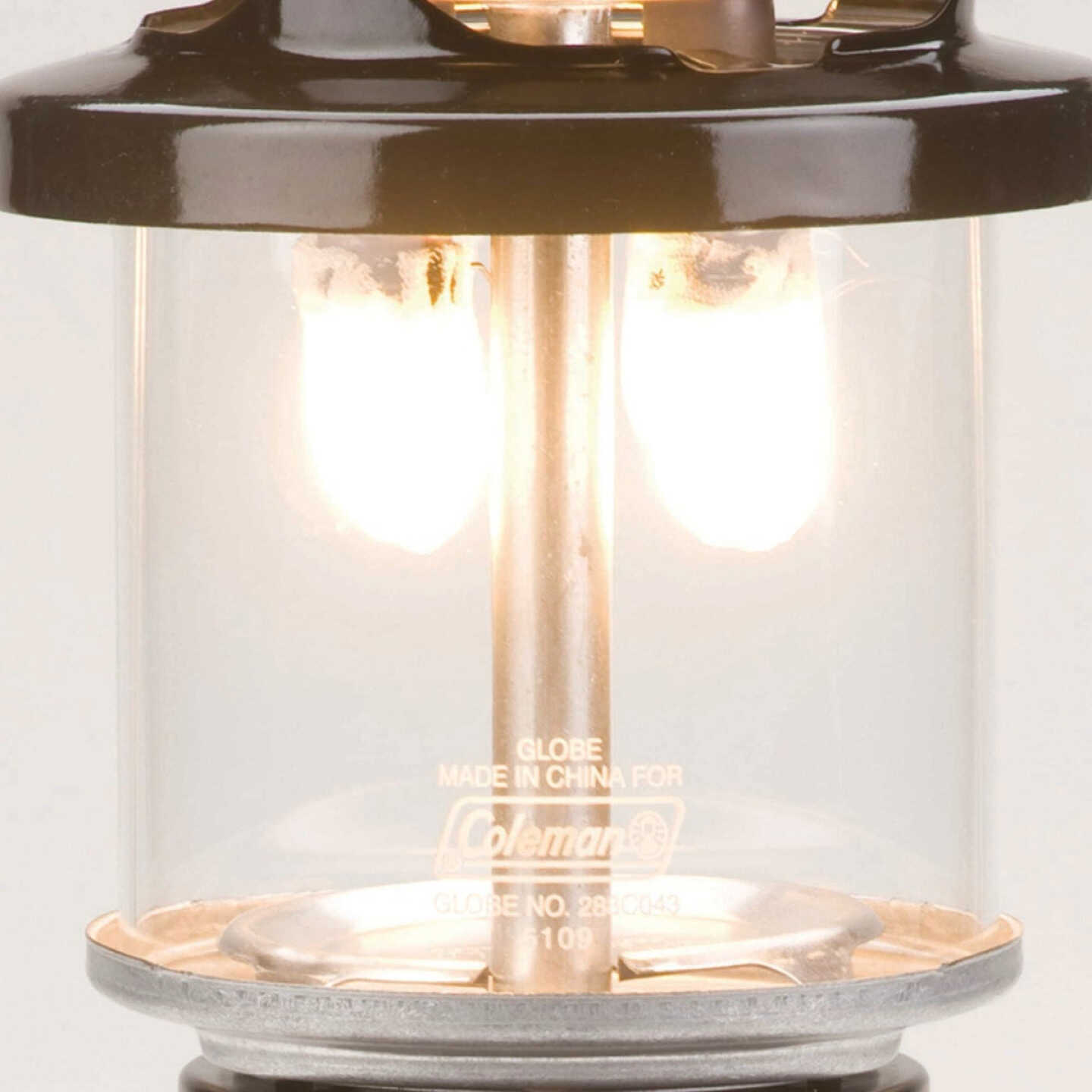 Coleman 1000 Lm. Deluxe Propane Lantern with Carry Case Image 4