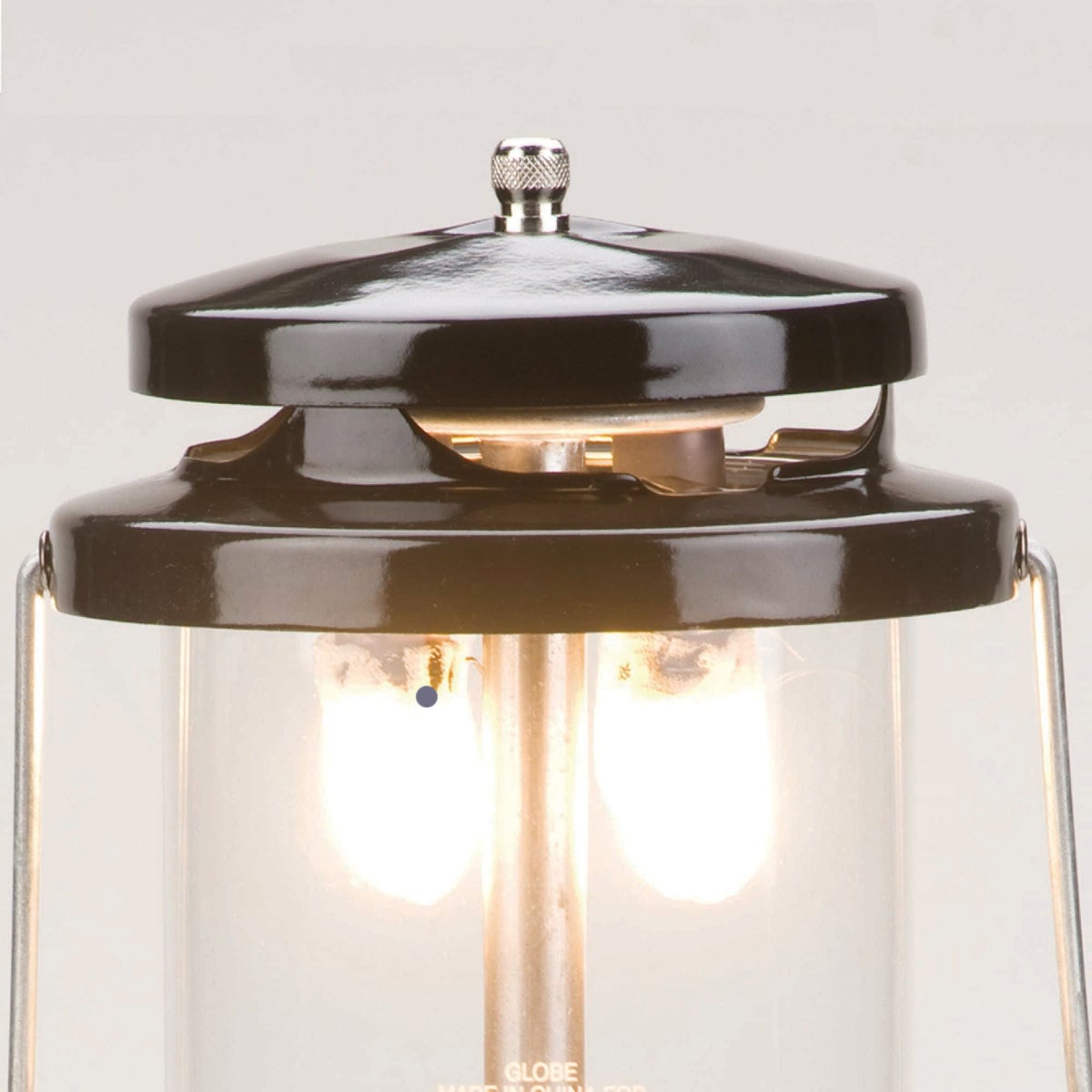 Coleman 1000 Lm. Deluxe Propane Lantern with Carry Case Image 3