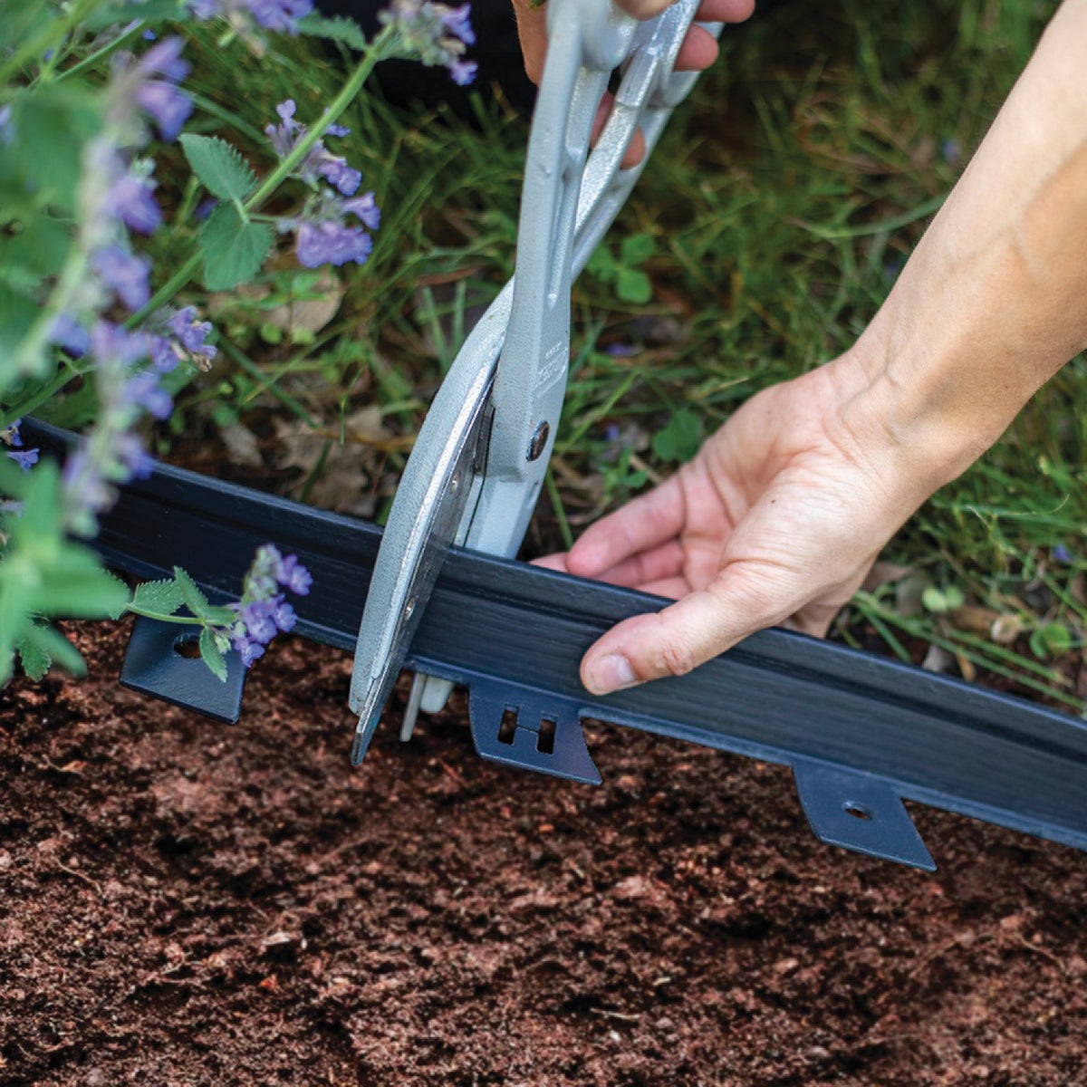 Master Mark Dig-Free 1.5 In. H. x 25 Ft. L. Black Recycled Plastic Landscape Edging Image 5