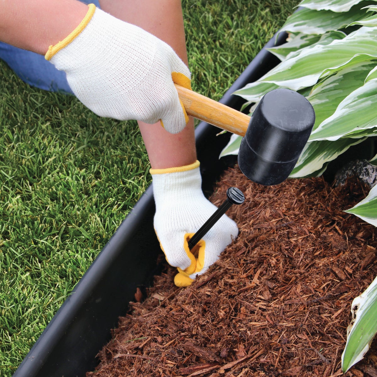 Master Mark Pro 5 In. x 20 Ft. Black Plastic Edging Kit with YardPack Image 6