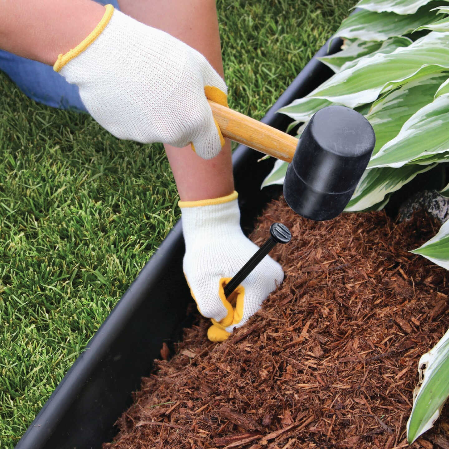 Master Mark Pro 5 In. x 20 Ft. Black Plastic Edging Kit with YardPack Image 6