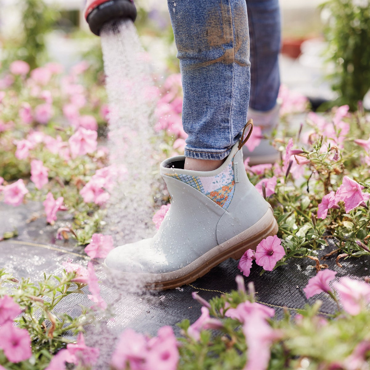 The Muck Boot Company Women's Blue Quilted Floral Original Ankle Boot, Size 10 Image 2