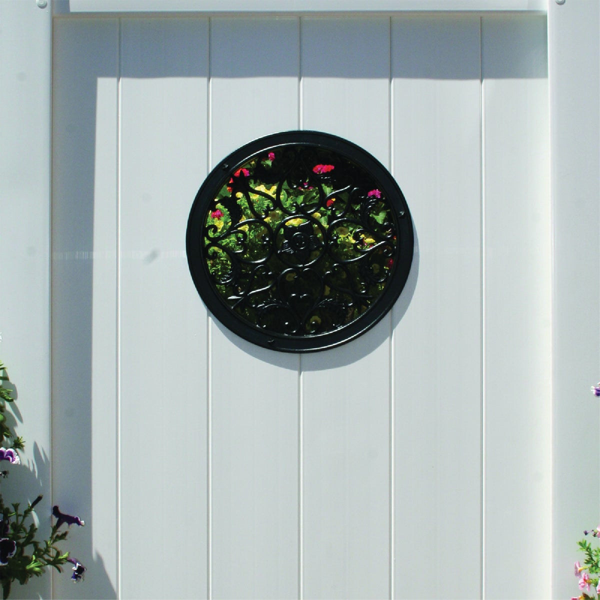 Nuvo Iron 15 In. Dia. Round Cast Aluminum Gate Insert Image 3