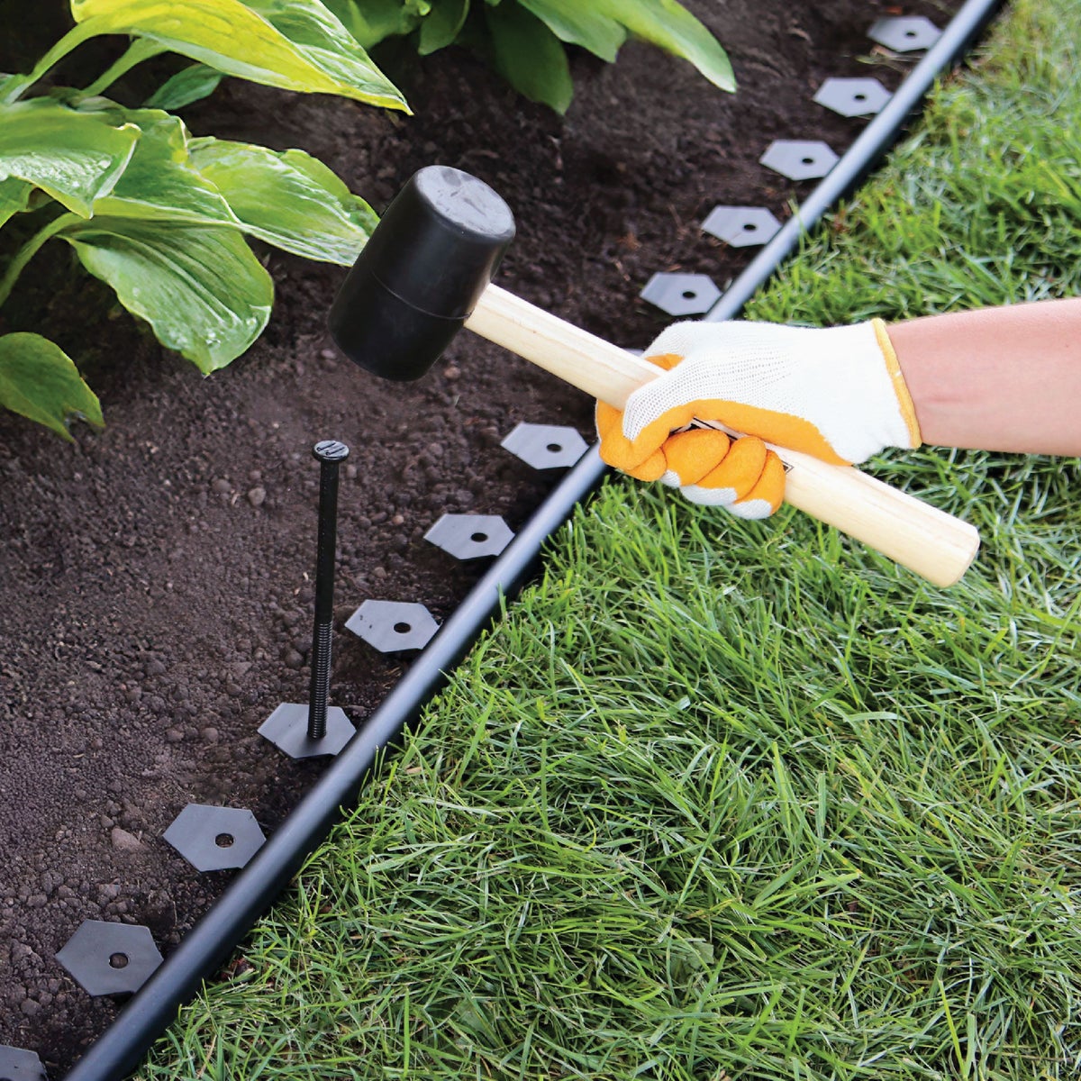 Master Mark Dig-Free Classic 20 Ft. Black Plastic Lawn Edging Kit Image 4