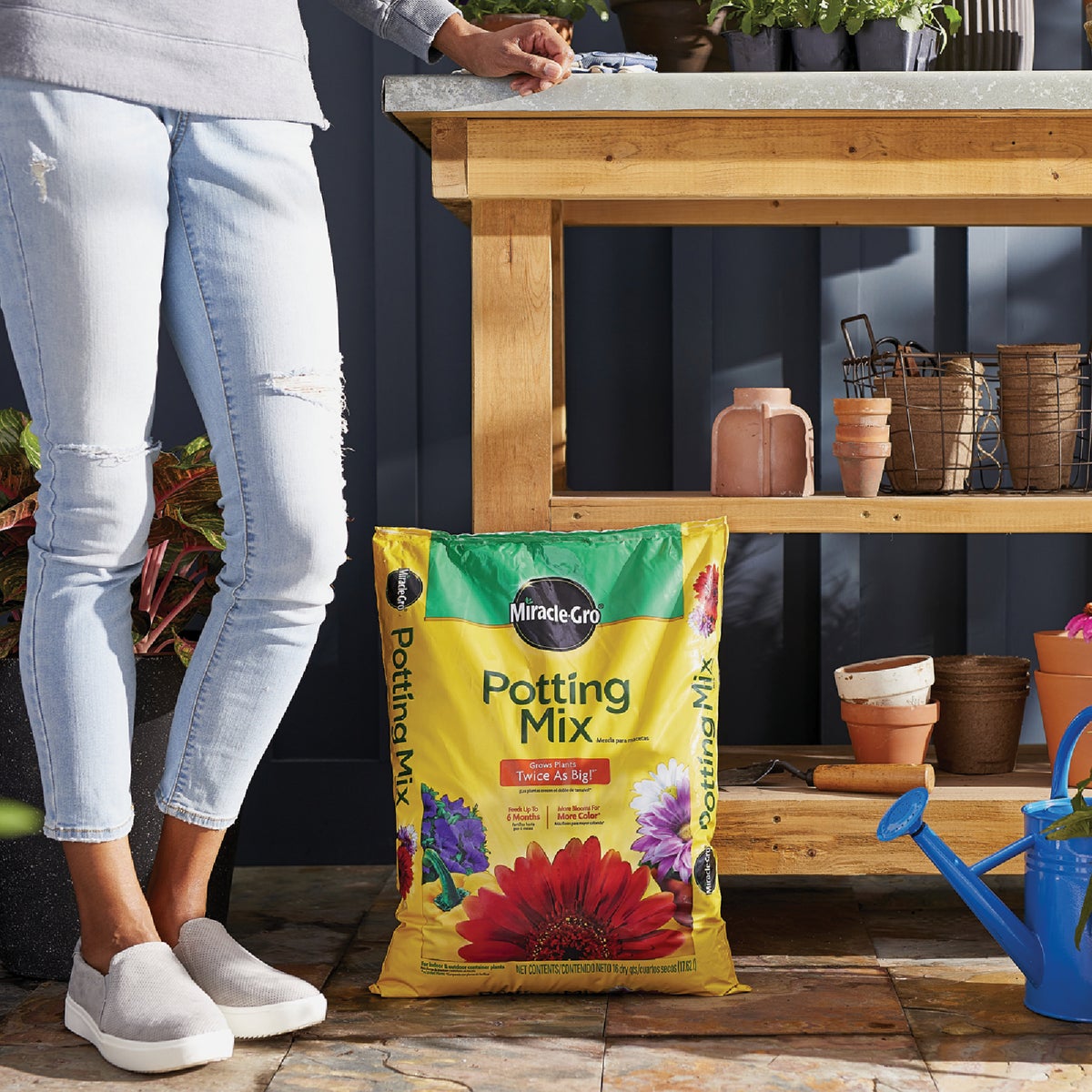 Miracle-Gro 16 Qt. Potting Mix Image 3