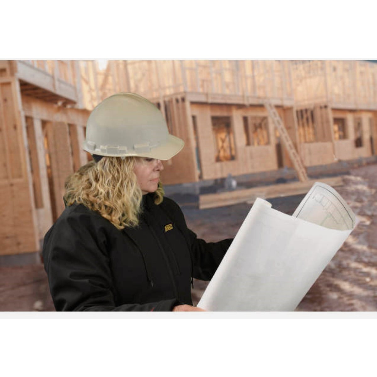 DEWALT Women's Black Soft Shell Heated Coat Kit, L Image 2