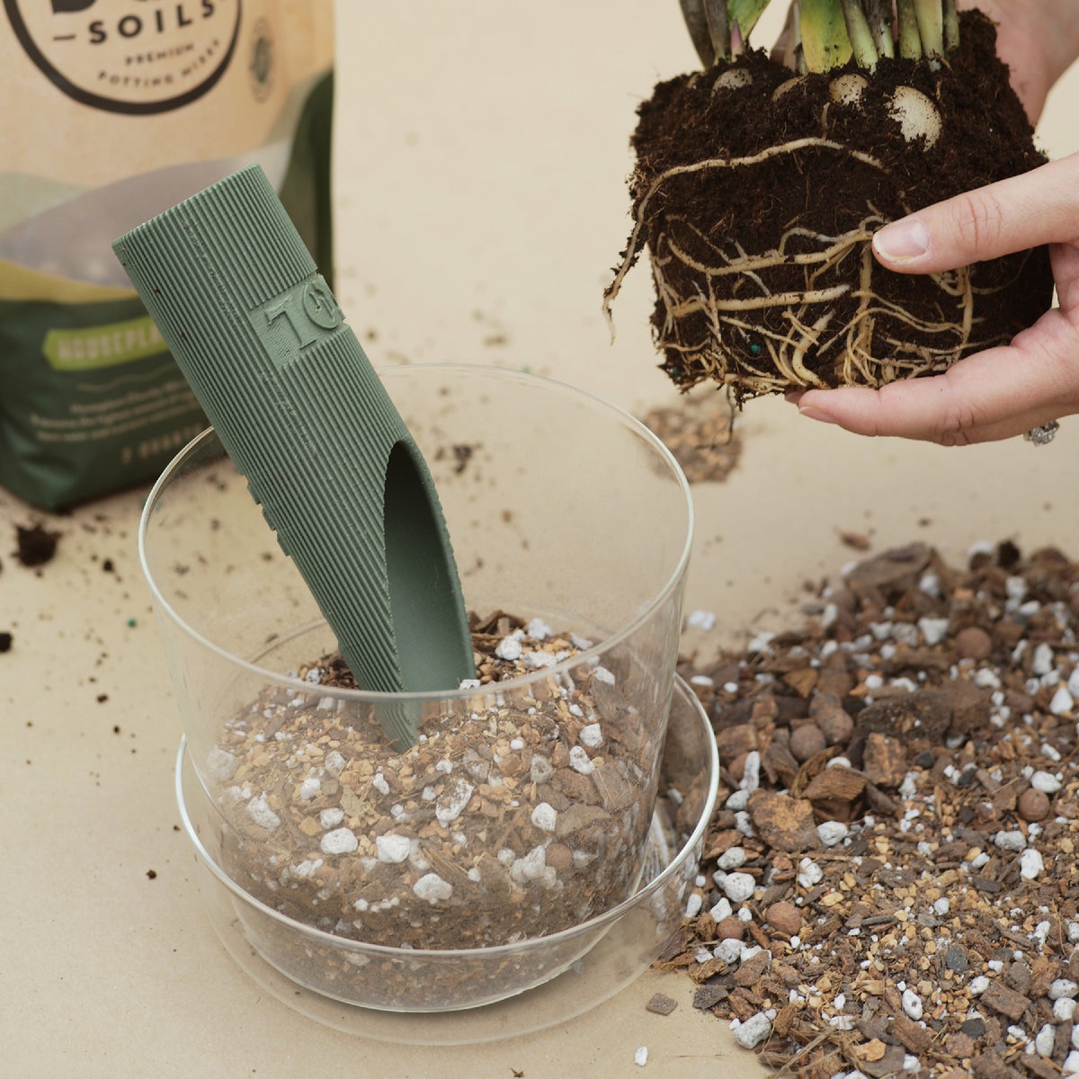 Sol Soils 10 Qt. Houseplant Chunky Mix Image 2
