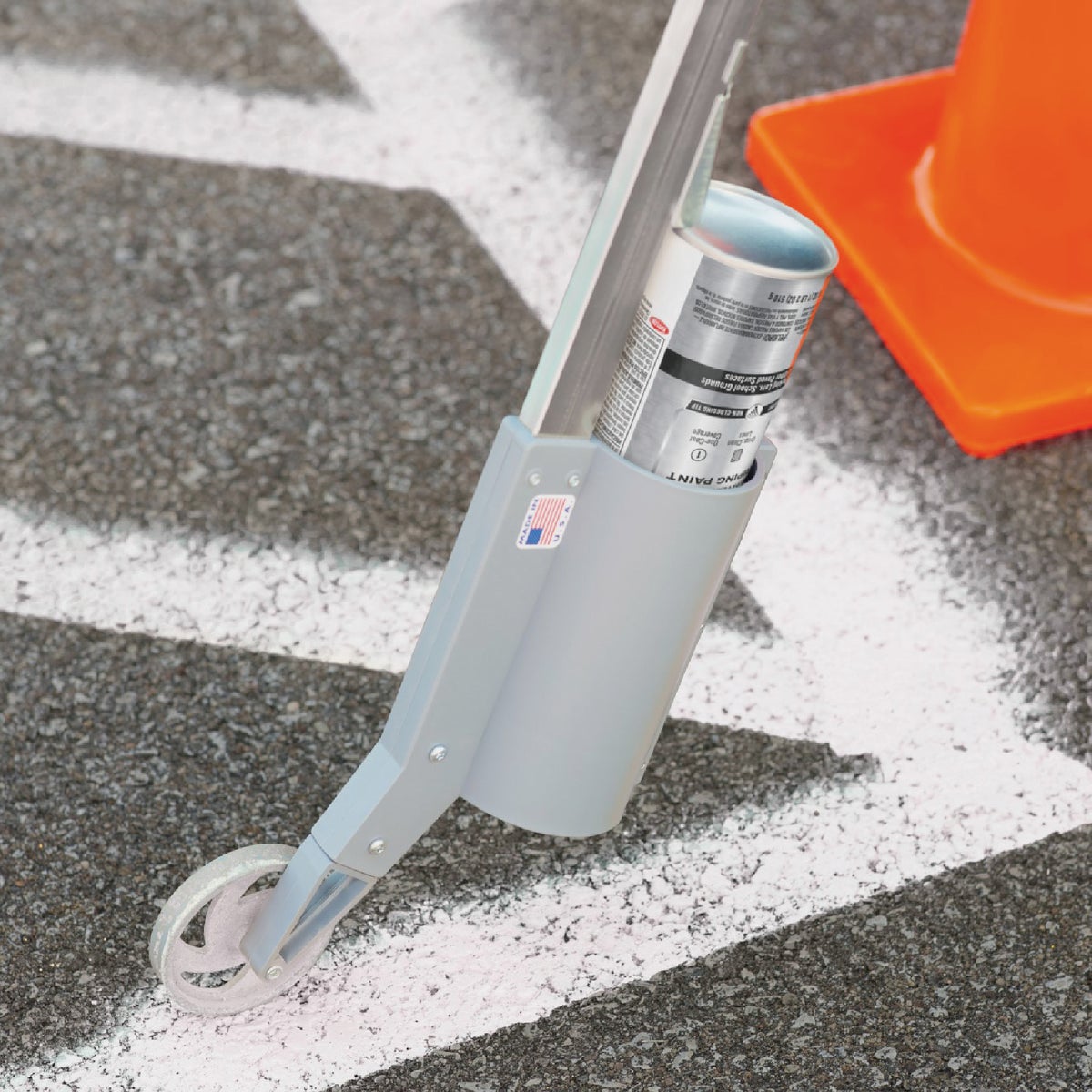 Krylon Industrial 8300  SB Highway White Striping Paint Image 2