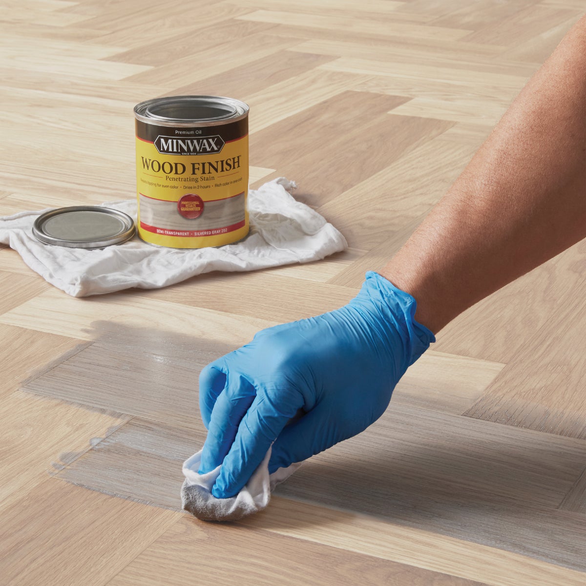 Minwax Wood Finish Penetrating Stain, Silvered Gray, 1 Qt. Image 5