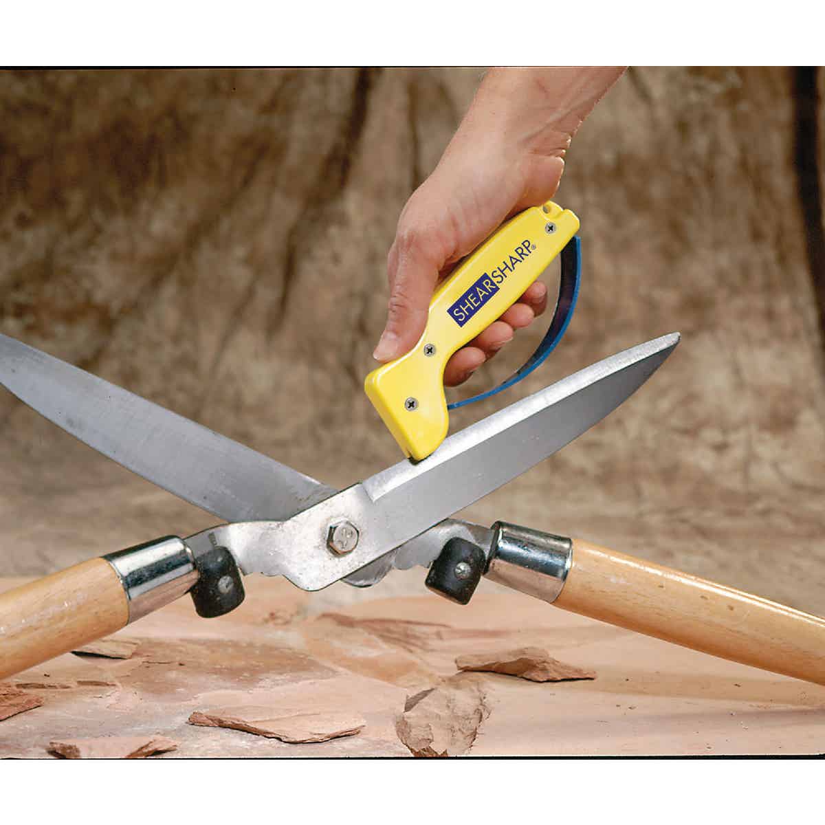 AccuSharp ShearSharp Diamond-Honed Tungsten Carbide Blade Scissor Sharpener Image 3