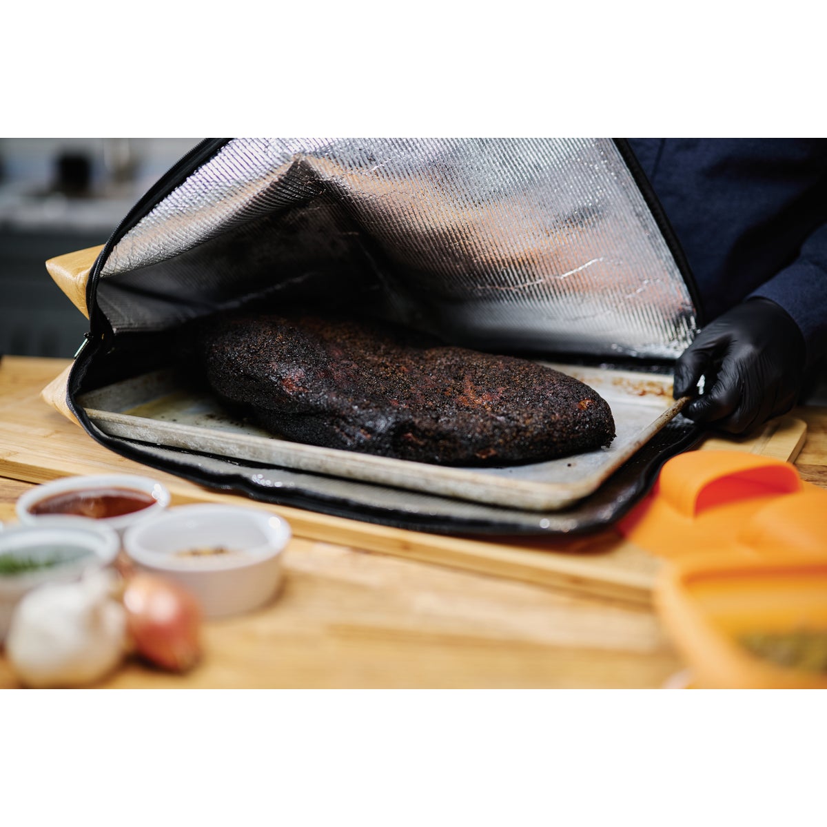Drip EZ Black Insulated Meat Resting Bag Image 4