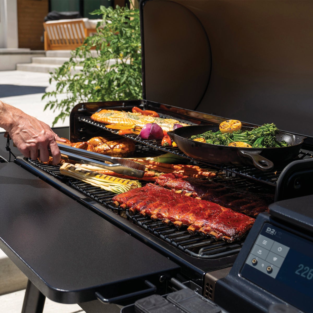 Traeger Ironwood Wood Pellet Grill, Black Image 7