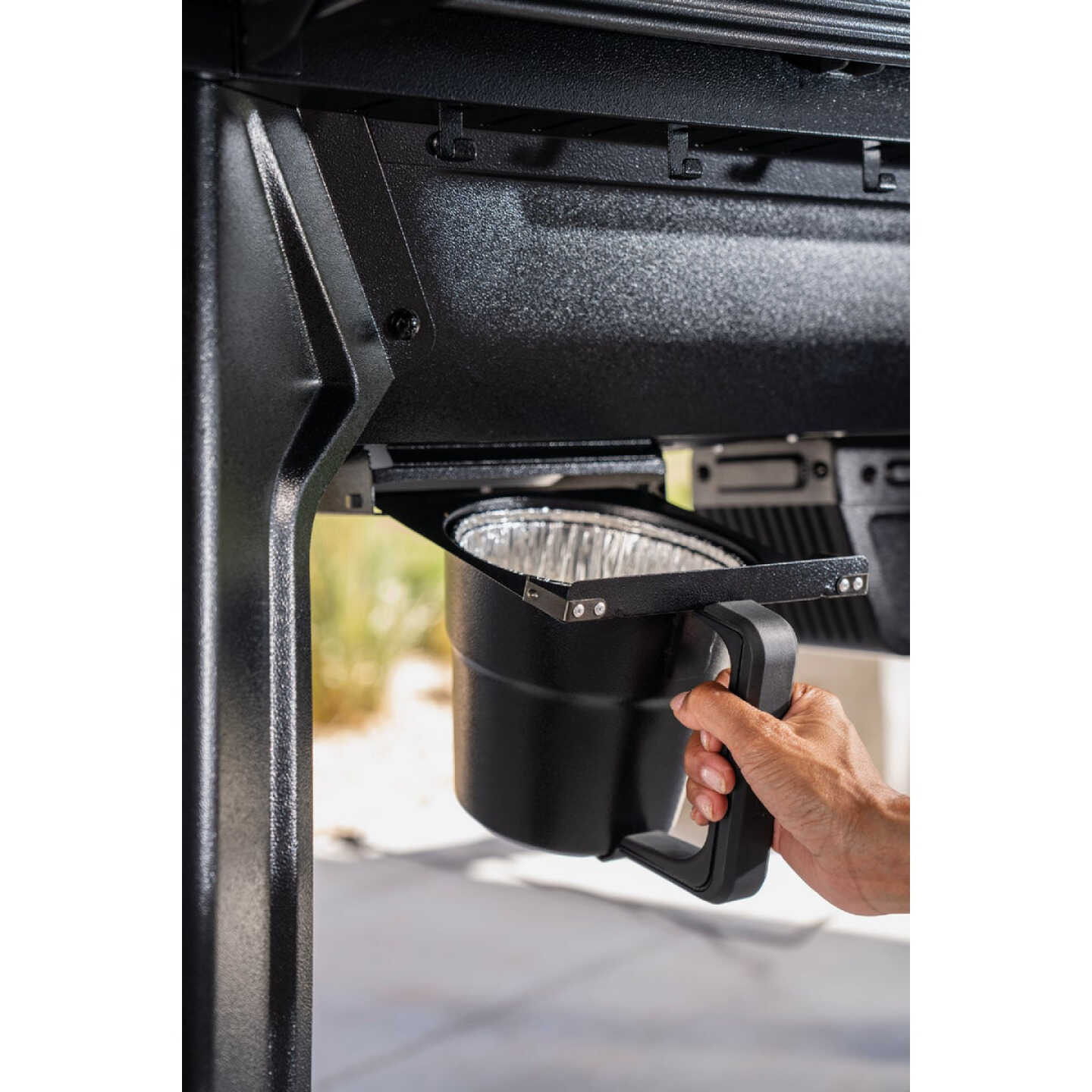 Traeger Woodridge WiFire Pellet Grill Image 6