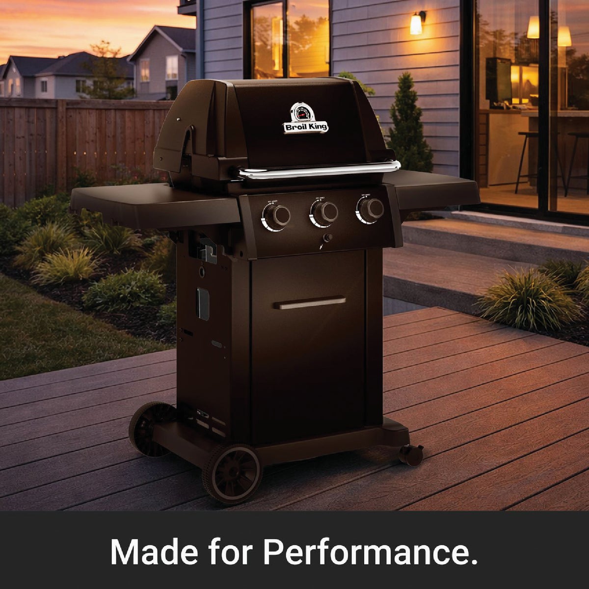 Broil King Royal 320 Shadow LP Grill Image 4
