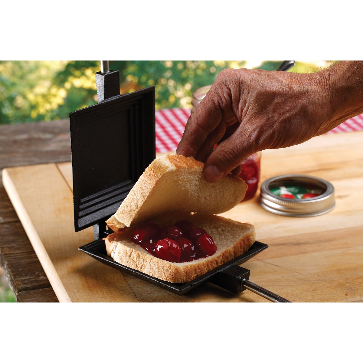 Coghlans Single Pie Cast Iron Sandwich Cooker Image 2