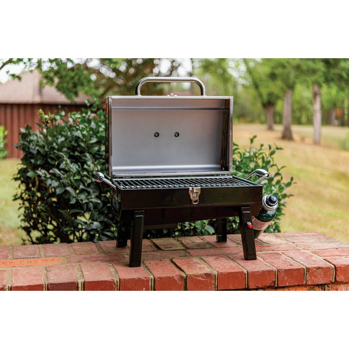 Char-Broil 200 Sq. In. Portable Gas Grill Image 2