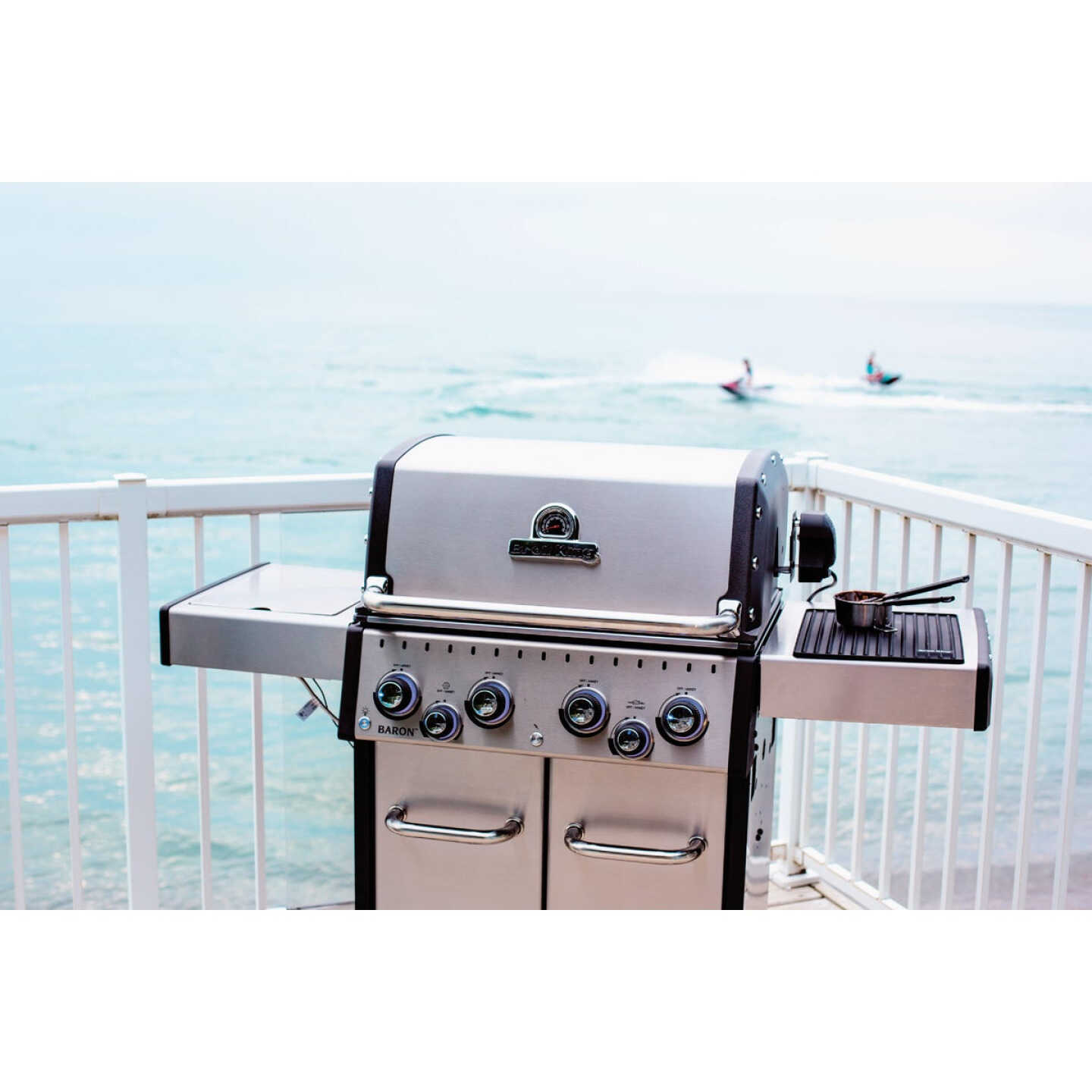 Broil King Baron S 490 PRO IR LP Grill Image 3
